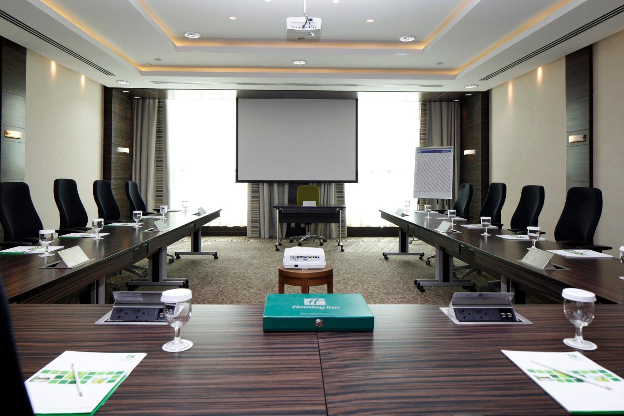 Holiday Inn Meydan By Ihg Рияд Екстериор снимка
