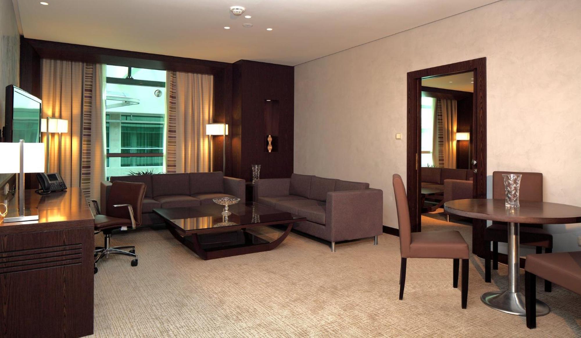 Holiday Inn Meydan By Ihg Рияд Екстериор снимка